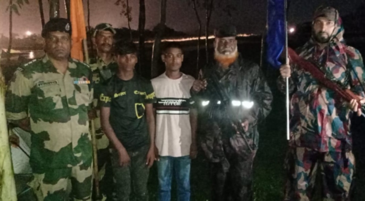 সীমান্তে ছবি তুলতে গিয়ে বিএসএফের হাতে আটক ২ বাংলাদেশি তরুণ, পতাকা বৈঠকে ফেরত